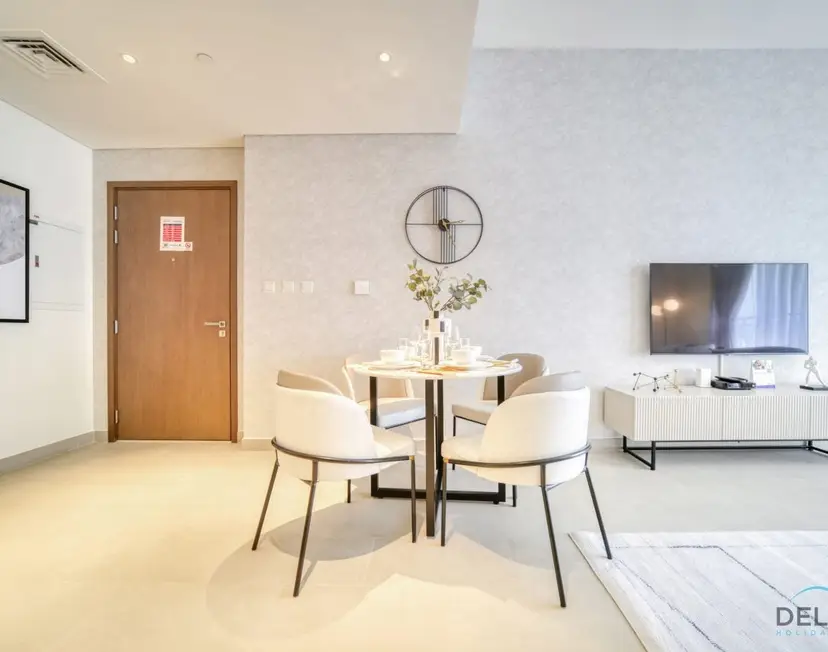 Peaceful 1-Bedroom at Creek Rise Tower — photo 13