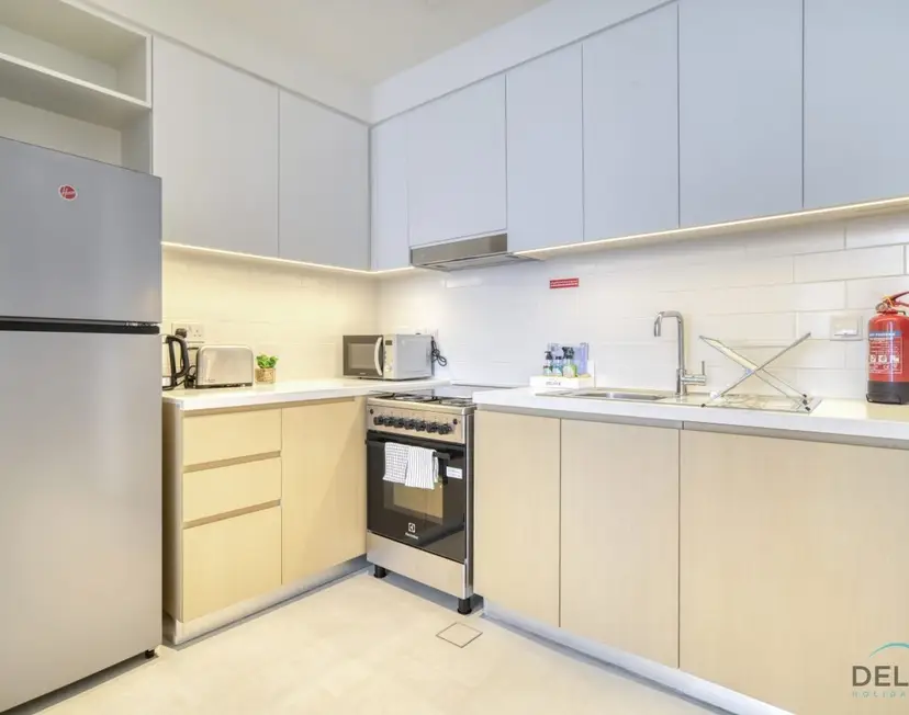 Peaceful 1-Bedroom at Creek Rise Tower — photo 2