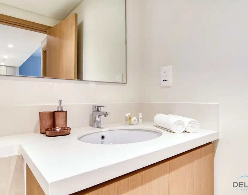 Classic 1-Bedroom at Harbour Views Tower — photo 32