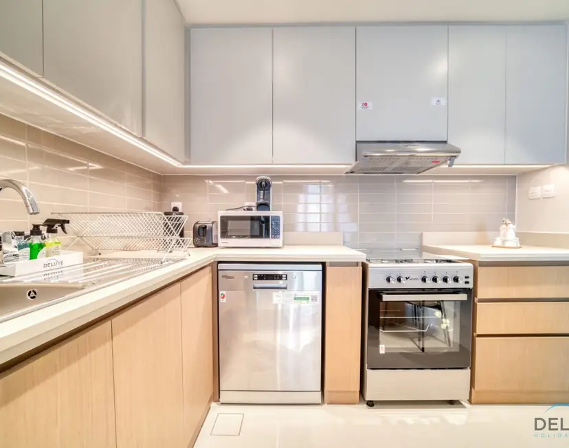 Classic 1-Bedroom at Harbour Views Tower — photo 23