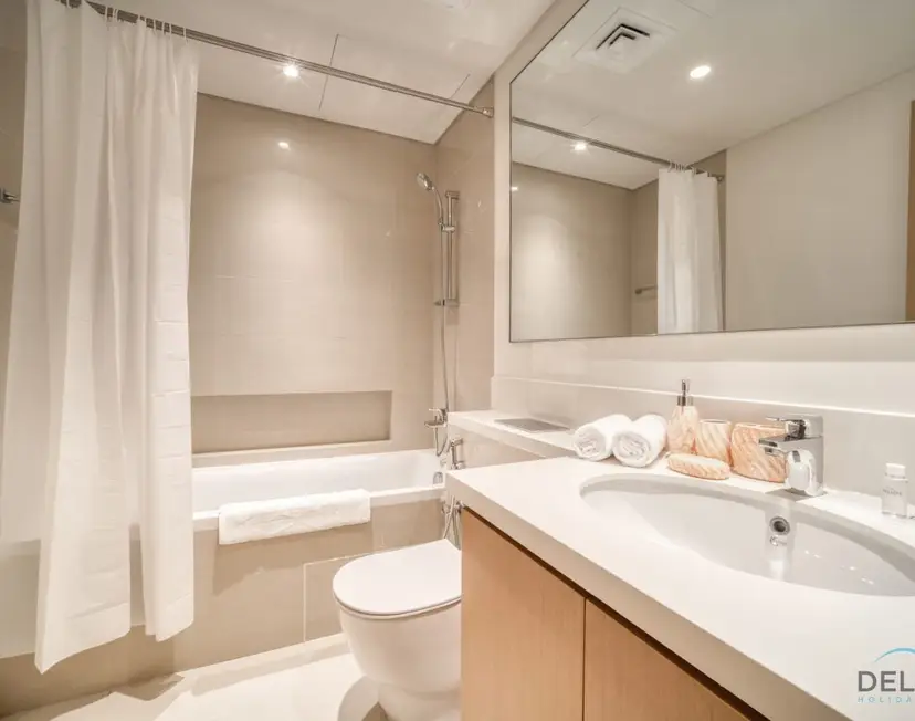 Elegant 1-Bedroom at Harbour Views Tower — photo 35