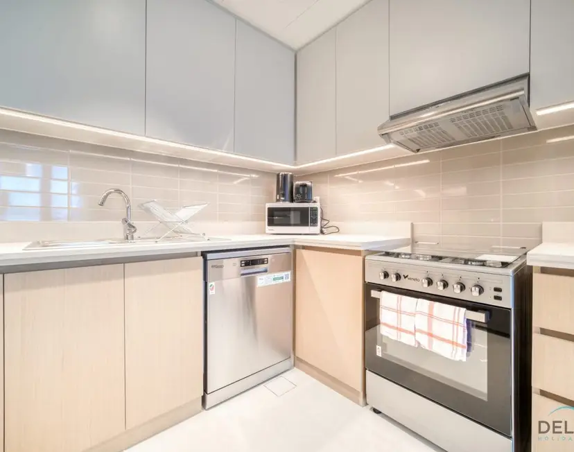 Elegant 1-Bedroom at Harbour Views Tower — photo 30