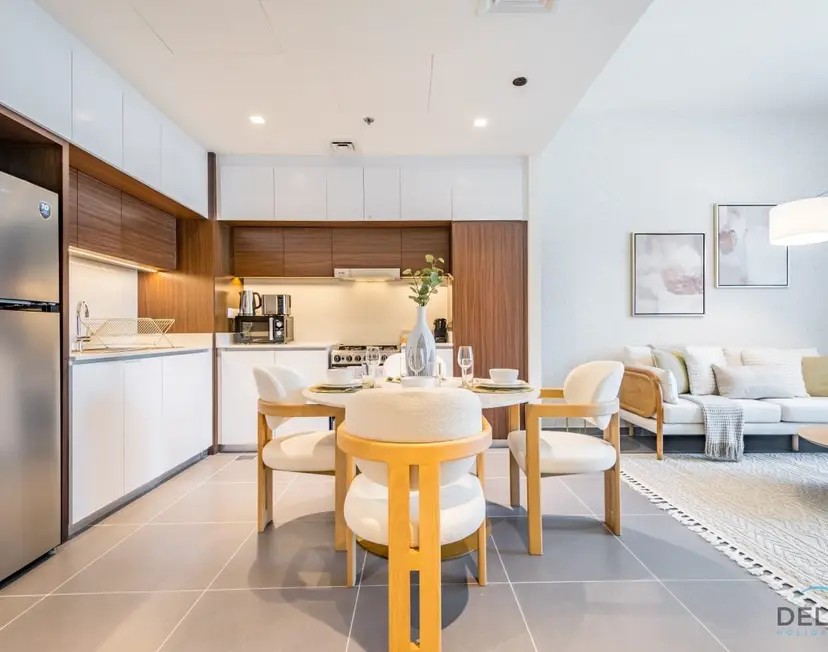Charming 1-Bedroom Apartment in Creek Edge Tower — photo 2