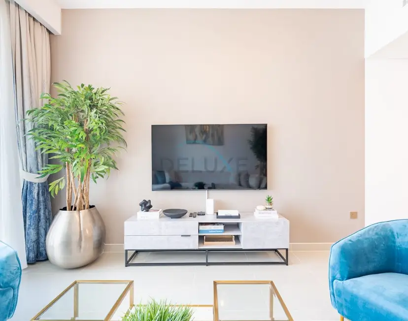 Apartment with Stunning Canal Views — 17 Icon Bay — photo 8