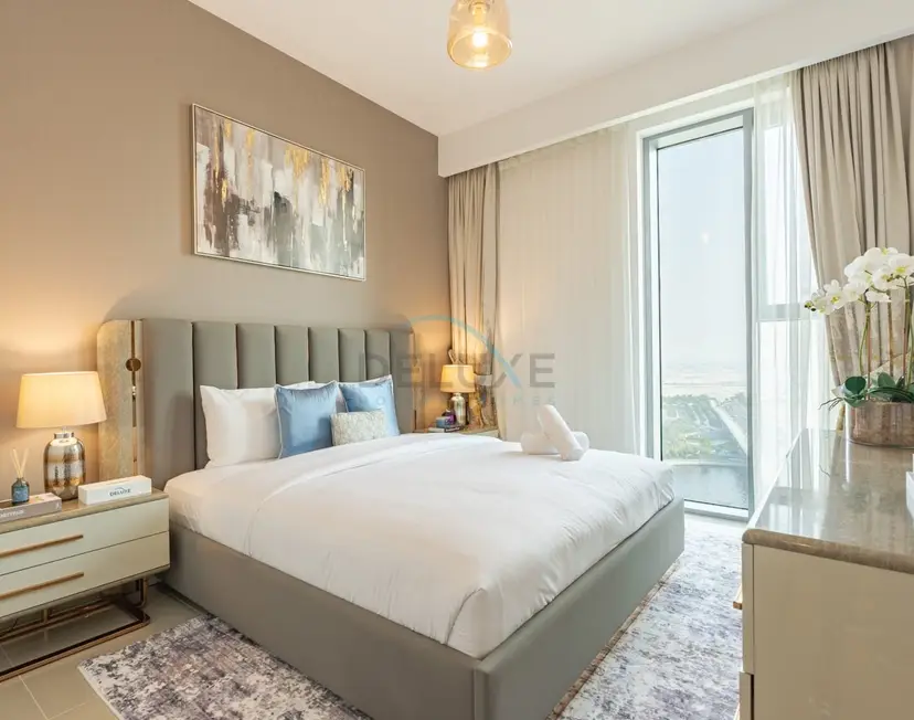Apartment with Stunning Canal Views — 17 Icon Bay — photo 4