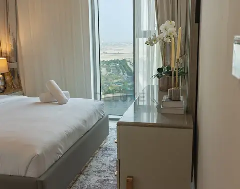 Apartment with Stunning Canal Views — 17 Icon Bay — photo 5
