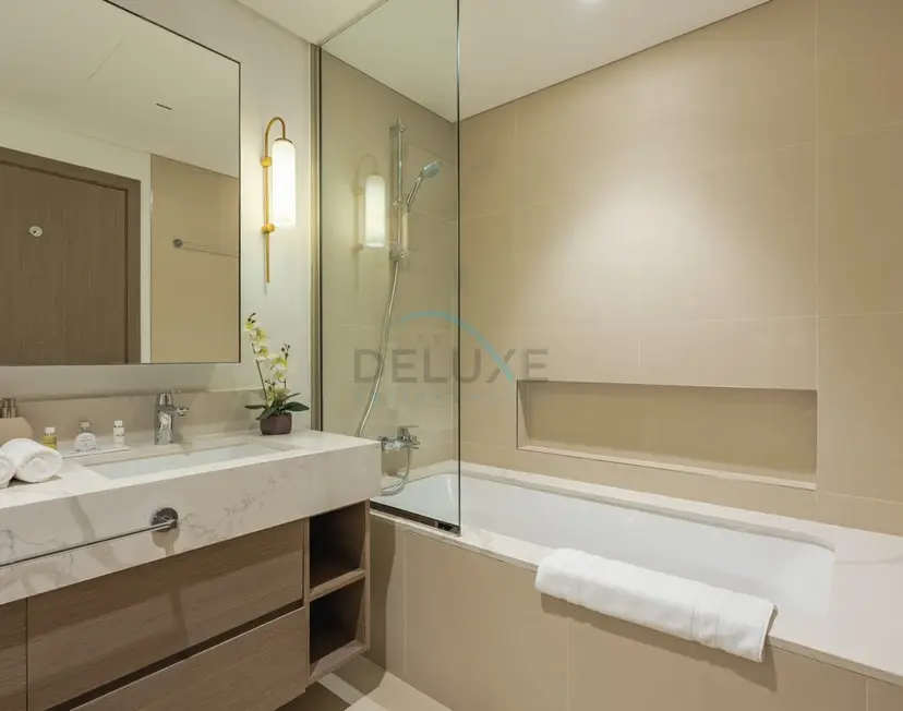 Apartment with Stunning Canal Views — 17 Icon Bay — photo 13