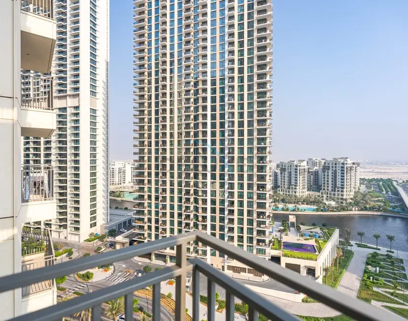 Apartment with Stunning Canal Views — 17 Icon Bay — photo 19